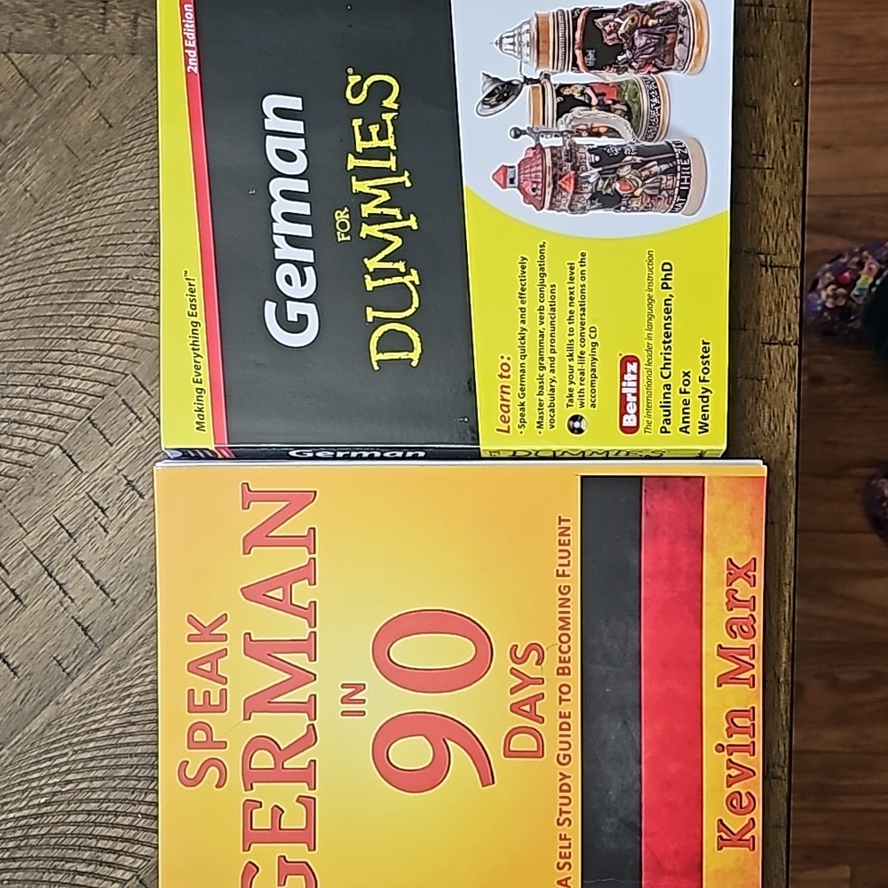 Lot of 2 German books. No CD in Berlitz book